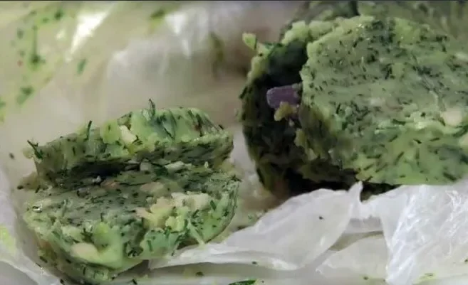масло с лимоном и укропом.webp